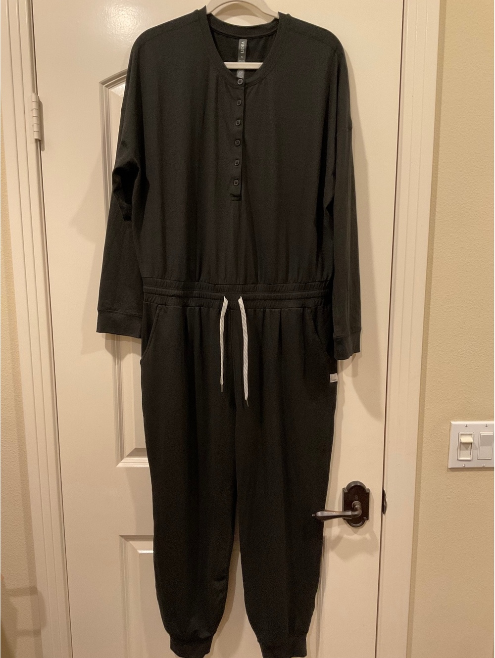 Vuori Lux Henley Jumpsuit Black Heather Women's Size XL Long Sleeve Jogger Knit